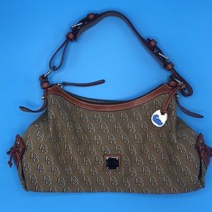 Dooney & Bourke logo cloth shoulder bag